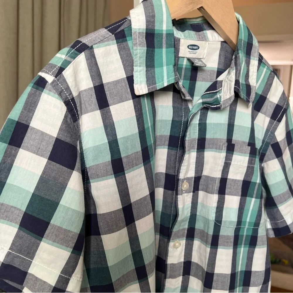 Old Navy Boy’s Blue/green/white Plaid S/S Button Up Size M(8)
